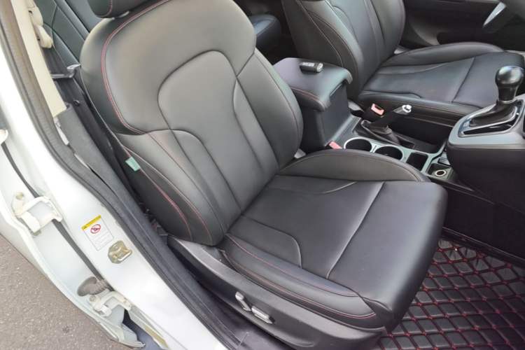 Used Haval H6 2015 Sport Edition 1.5T Automatic Two-Wheel Drive Luxury Model Right Front Seat