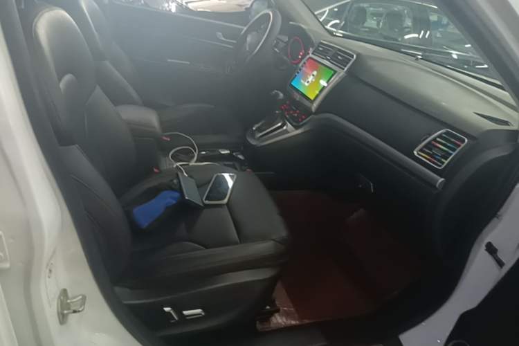 Used Haval H6 2015 Sport Edition 1.5T Automatic Two-Wheel Drive Luxury Model Right Front Seat