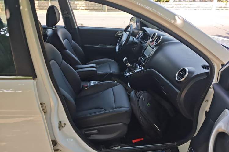 Used Haval H6 2015 Upgraded Model 1.5T Manual Two-Wheel Drive Elite Version Right Front Seat