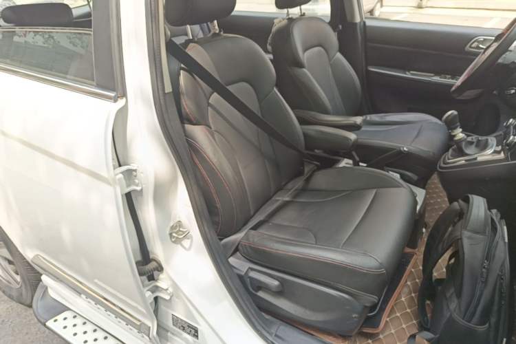 Used Haval H6 2015 Upgraded Model 1.5T Manual Two-Wheel Drive Elite Version Right Front Seat