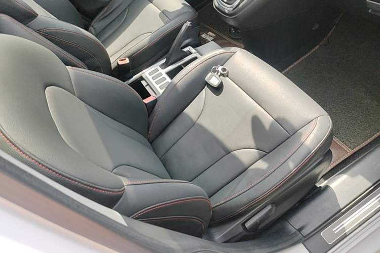 Used Haval H6 2015 Upgraded Model 1.5T Manual Two-Wheel Drive Elite Version Right Front Seat