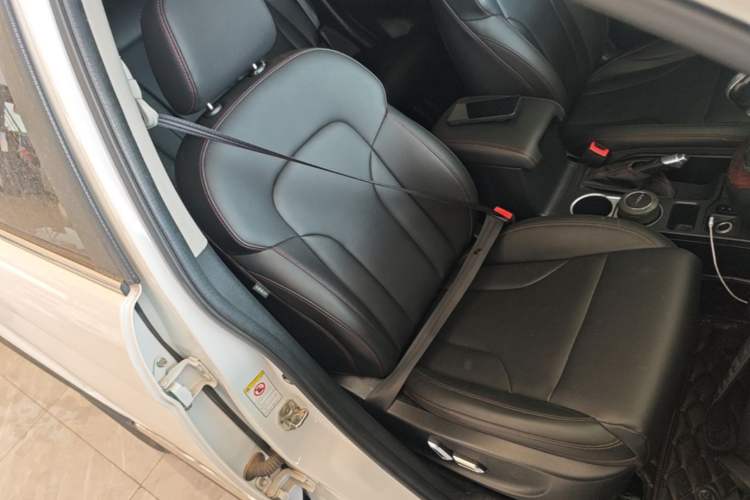 Used Haval H6 2015 Revised Version Sport Edition 1.5T Manual Transmission Two-Wheel Drive Elite Grade Right Front Seat