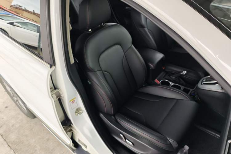 Used Haval H6 2015 Sport Edition 1.5T Automatic Two-Wheel Drive Luxury Model Right Front Seat