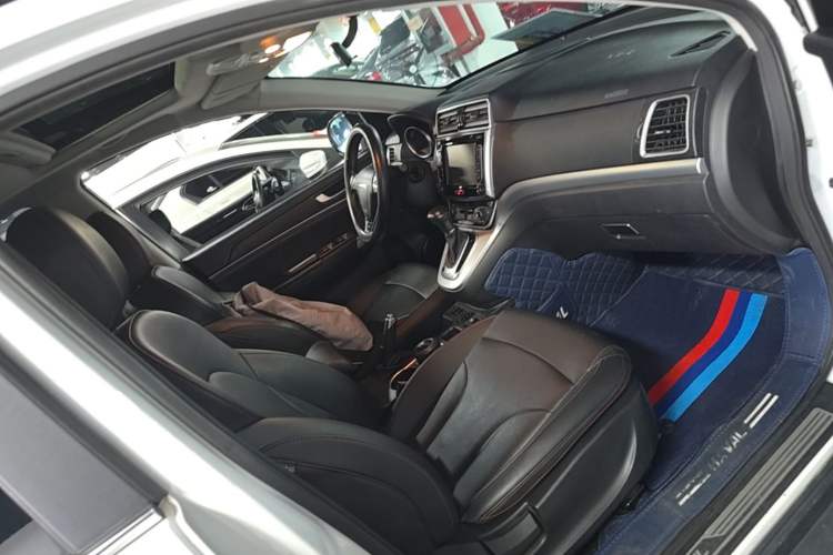 Used Haval H6 2015 Sport Edition 1.5T Automatic Two-Wheel Drive Luxury Model Right Front Seat