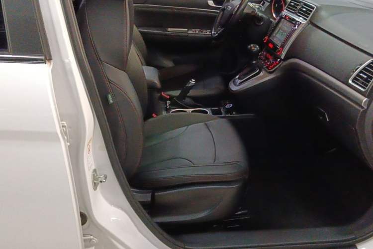 Used Haval H6 2015 Sport Edition 1.5T Automatic Two-Wheel Drive Luxury Model Right Front Seat