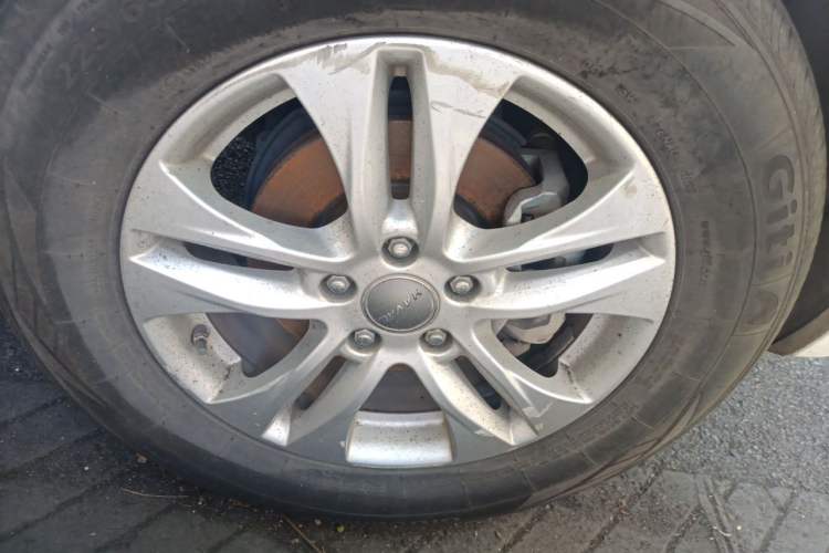 Used Haval H6 2015 Upgraded Model 1.5T Manual Two-Wheel Drive Elite Version Right Front Wheel Hub
