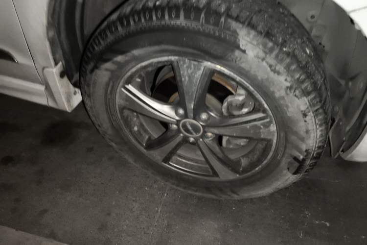 Used Haval H6 2015 Upgraded Model 1.5T Manual Two-Wheel Drive Elite Version Right Front Wheel Hub