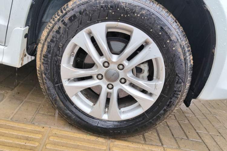 Used Haval H6 2015 Upgraded Model 1.5T Manual Two-Wheel Drive Elite Version Right Front Wheel Hub
