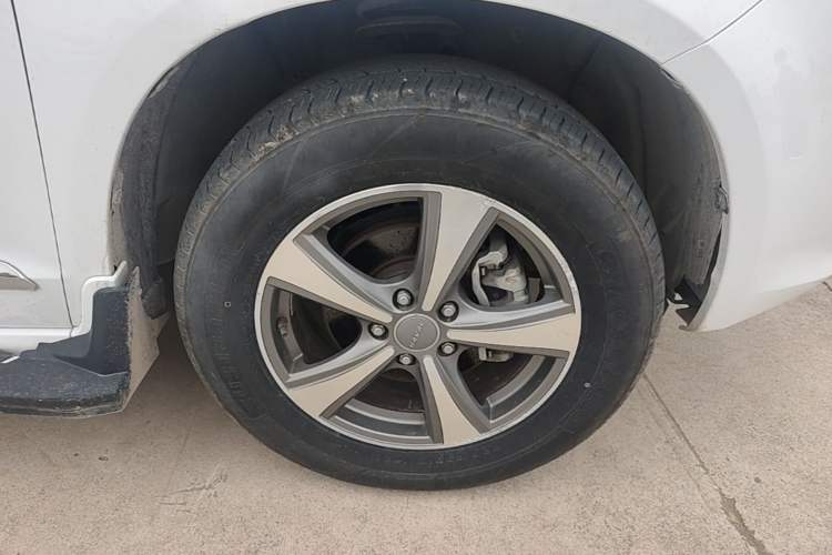 Used Haval H6 2015 Upgraded Model 1.5T Manual Two-Wheel Drive Elite Version Right Front Wheel Hub