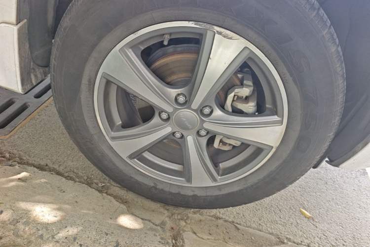 Used Haval H6 2015 Upgraded Model 1.5T Manual Two-Wheel Drive Elite Version Right Front Wheel Hub