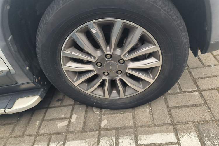 Used Haval H6 2015 Sport Edition 1.5T Automatic Two-Wheel Drive Luxury Model Right Front Wheel Hub