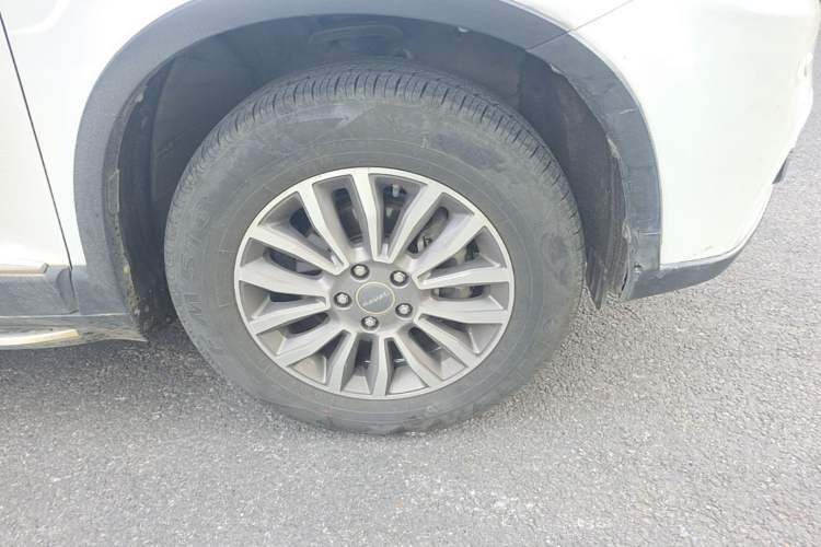 Used Haval H6 2015 Sport Edition 1.5T Automatic Two-Wheel Drive Luxury Model Right Front Wheel Hub