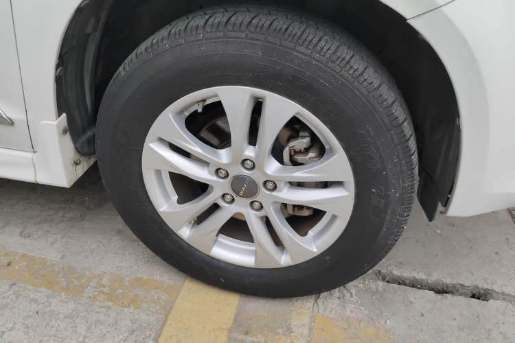 Used Haval H6 2015 Upgraded Model 1.5T Manual Two-Wheel Drive Elite Version Right Front Wheel Hub