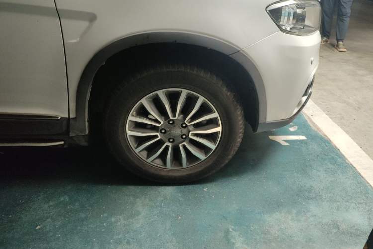 Used Haval H6 2015 Sport Edition 1.5T Automatic Two-Wheel Drive Luxury Model Right Front Wheel Hub