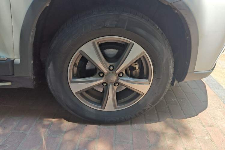 Used Haval H6 2015 Revised Version Sport Edition 1.5T Manual Transmission Two-Wheel Drive Elite Grade Right Front Wheel Hub