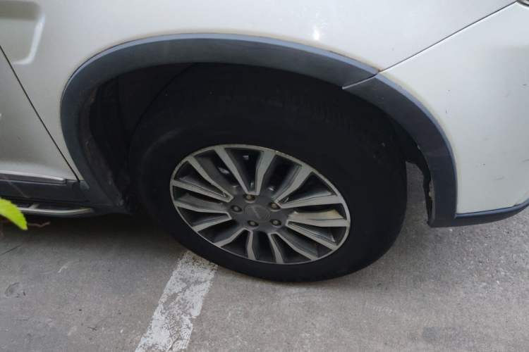 Used Haval H6 2015 Sport Edition 1.5T Automatic Two-Wheel Drive Luxury Model Right Front Wheel Hub