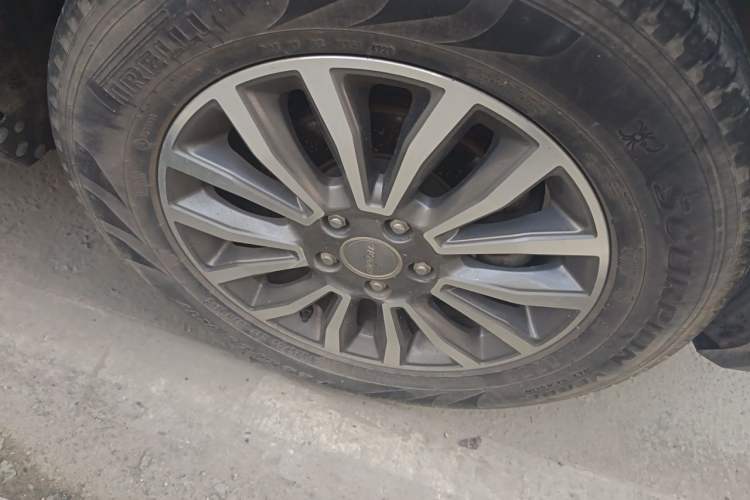 Used Haval H6 2015 Sport Edition 1.5T Automatic Two-Wheel Drive Luxury Model Right Front Wheel Hub