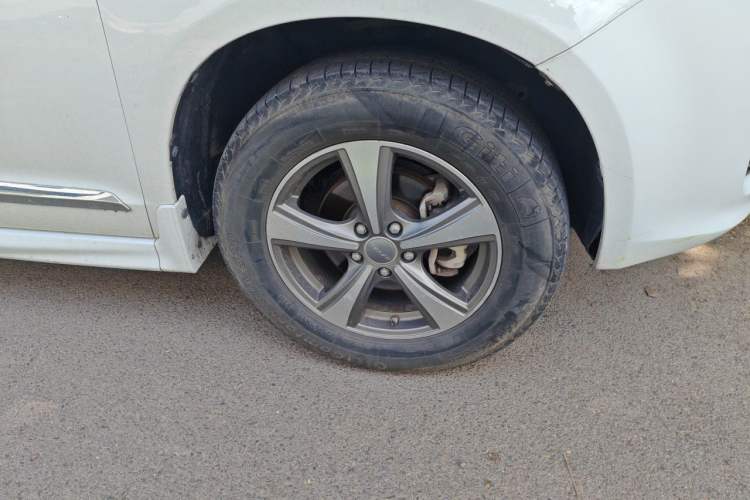 Used Haval H6 2015 Upgraded Model 1.5T Manual Two-Wheel Drive Elite Version Right Front Wheel Hub