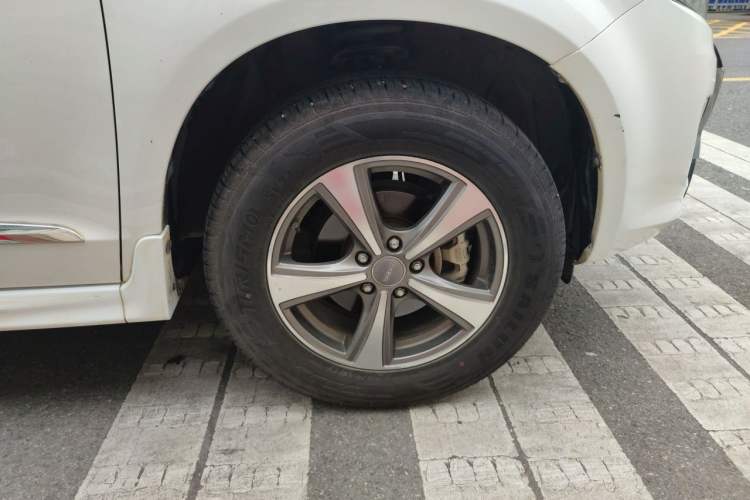 Used Haval H6 2015 Upgraded Model 1.5T Manual Two-Wheel Drive Elite Version Right Front Wheel Hub