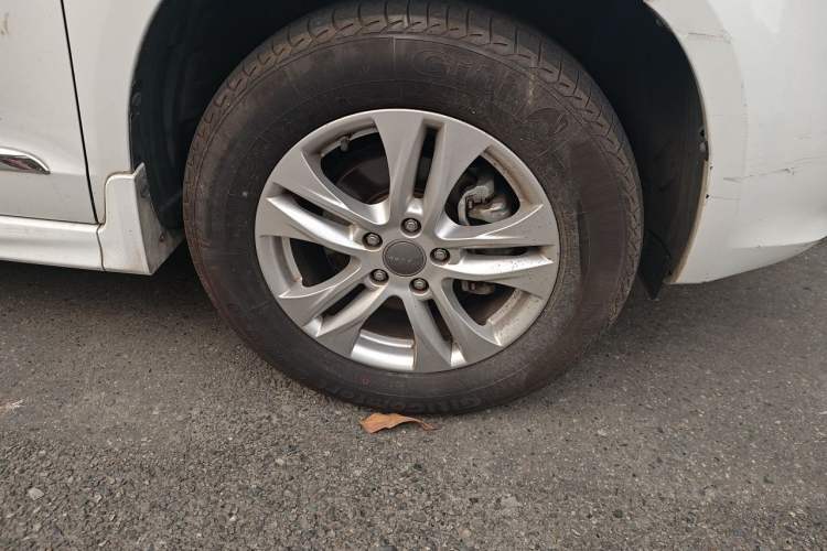 Used Haval H6 2015 Upgraded Model 1.5T Manual Two-Wheel Drive Elite Version Right Front Wheel Hub