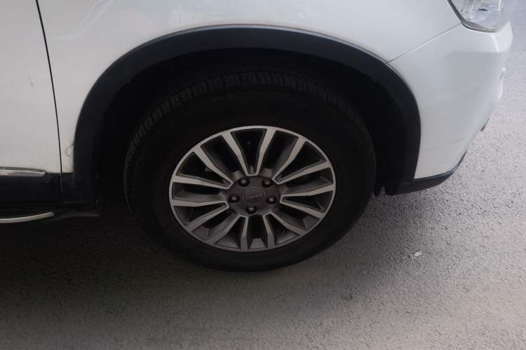 Used Haval H6 2015 Sport Edition 1.5T Automatic Two-Wheel Drive Luxury Model Right Front Wheel Hub