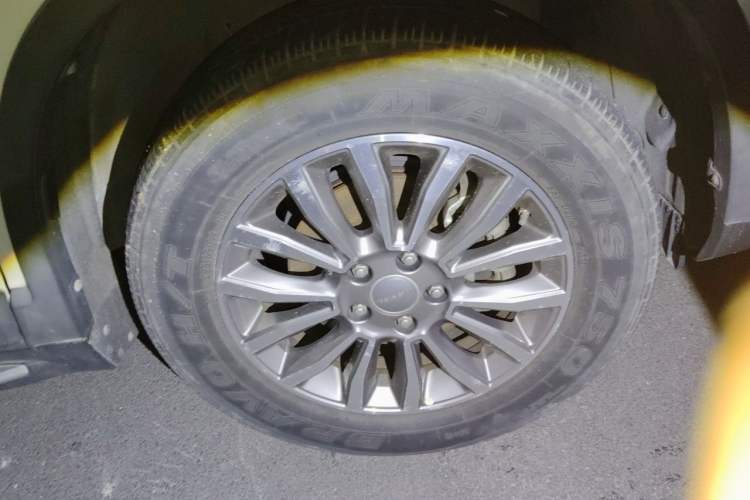 Used Haval H6 2015 Sport Edition 1.5T Automatic Two-Wheel Drive Luxury Model Right Front Wheel Hub