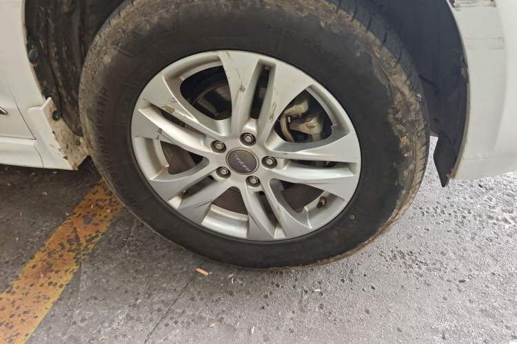 Used Haval H6 2015 Upgraded Model 1.5T Manual Two-Wheel Drive Elite Version Right Front Wheel Hub