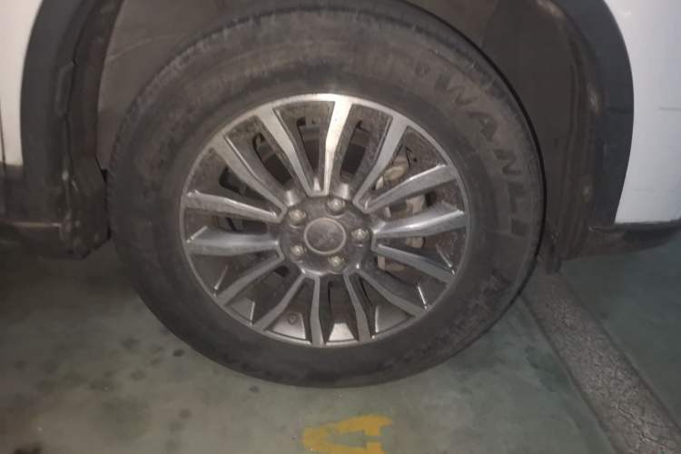 Used Haval H6 2015 Sport Edition 1.5T Automatic Two-Wheel Drive Luxury Model Right Front Wheel Hub