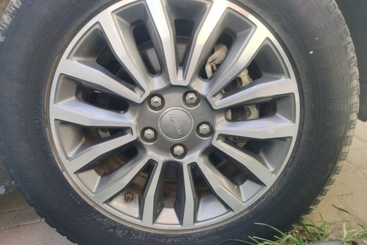 Used Haval H6 2015 Sport Edition 1.5T Automatic Two-Wheel Drive Luxury Model Right Front Wheel Hub