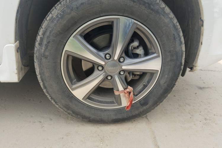 Used Haval H6 2015 Upgraded Model 1.5T Manual Two-Wheel Drive Elite Version Right Front Wheel Hub