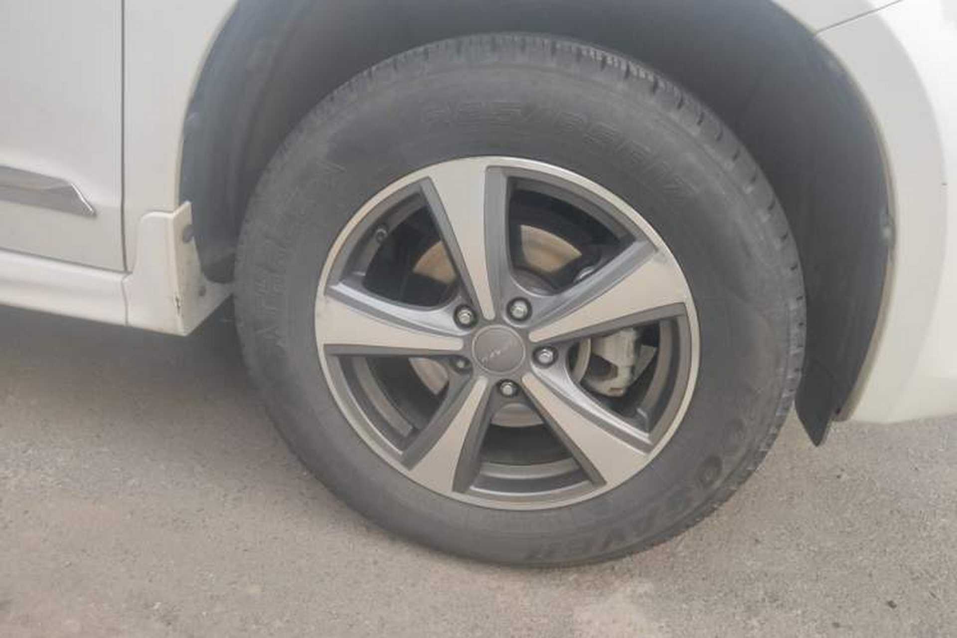 Used Haval H6 2015 Upgraded Model 1.5T Manual Two-Wheel Drive Elite Version Right Front Wheel Hub