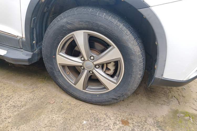 Used Haval H6 2015 Upgraded Model 1.5T Manual Two-Wheel Drive Prestige Version Right Front Wheel Hub