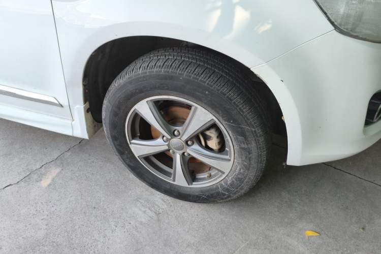 Used Haval H6 2015 Upgraded Model 1.5T Manual Two-Wheel Drive Elite Version Right Front Wheel Hub