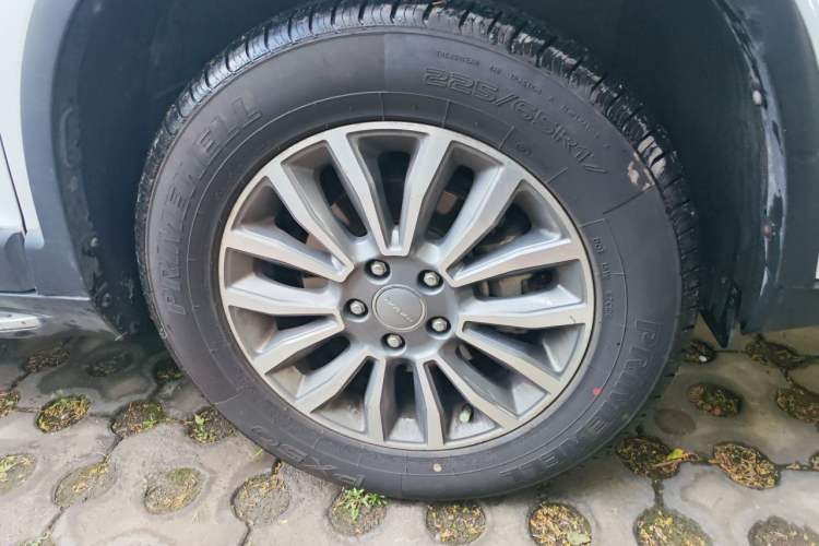 Used Haval H6 2015 Sport Edition 1.5T Automatic Two-Wheel Drive Luxury Model Right Front Wheel Hub