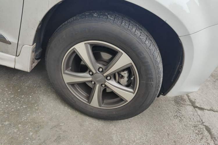 Used Haval H6 2015 Upgraded Model 1.5T Manual Two-Wheel Drive Elite Version Right Front Wheel Hub