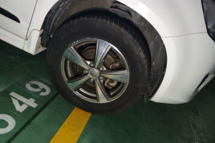 Used Haval H6 2015 Upgraded Model 1.5T Manual Two-Wheel Drive Elite Version Right Front Wheel Hub