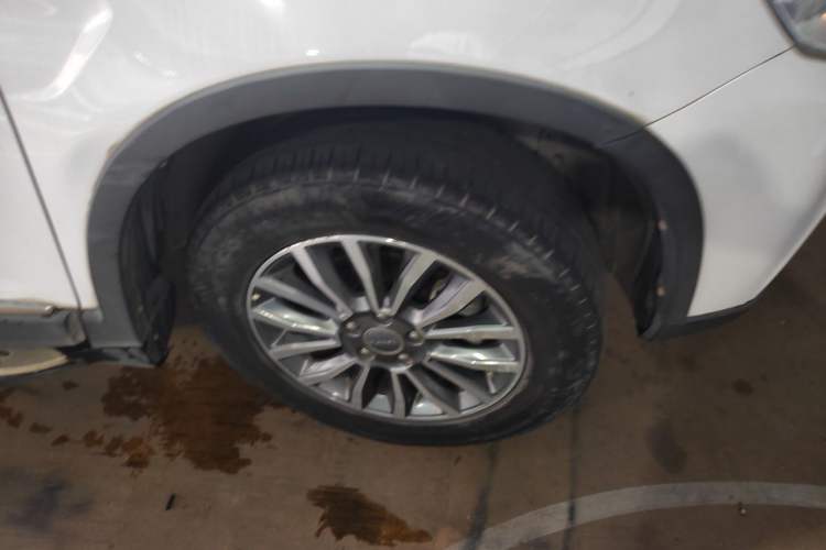 Used Haval H6 2015 Sport Edition 1.5T Automatic Two-Wheel Drive Luxury Model Right Front Wheel Hub