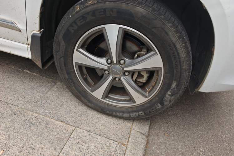 Used Haval H6 2015 Upgraded Model 1.5T Manual Two-Wheel Drive Elite Version Right Front Wheel Hub