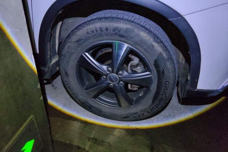 Used Haval H6 2015 Upgraded Model 1.5T Manual Two-Wheel Drive Elite Version Right Front Wheel Hub