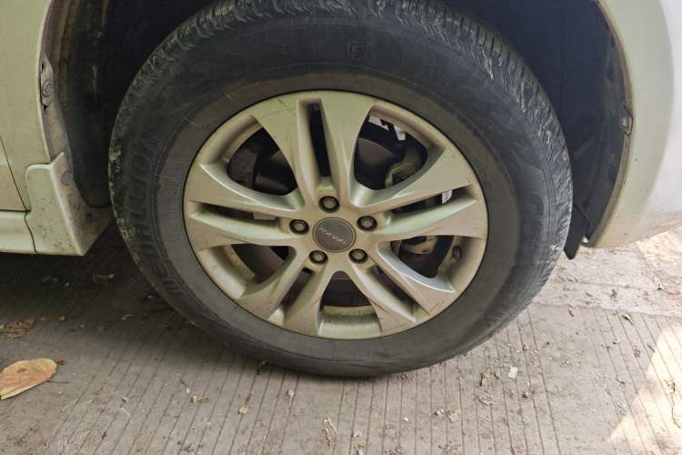 Used Haval H6 2015 Upgraded Model 1.5T Manual Two-Wheel Drive Elite Version Right Front Wheel Hub