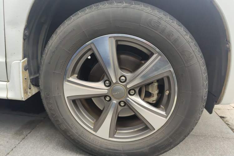 Used Haval H6 2015 Upgraded Model 1.5T Manual Two-Wheel Drive Elite Version Right Front Wheel Hub