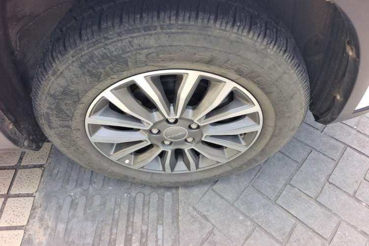 Used Haval H6 2015 Sport Edition 1.5T Automatic Two-Wheel Drive Luxury Model Right Front Wheel Hub