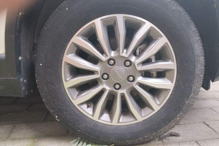 Used Haval H6 2015 Sport Edition 1.5T Automatic Two-Wheel Drive Luxury Model Right Front Wheel Hub