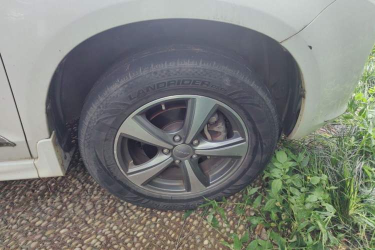 Used Haval H6 2015 Upgraded Model 1.5T Manual Two-Wheel Drive Elite Version Right Front Wheel Hub