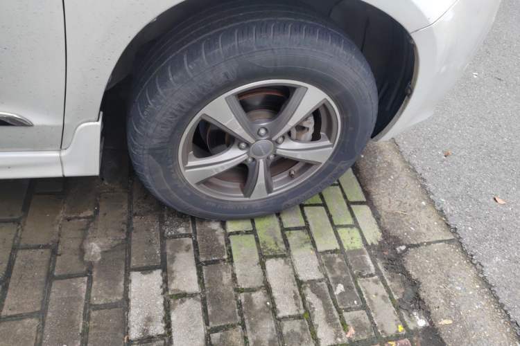 Used Haval H6 2015 Upgraded Model 1.5T Manual Two-Wheel Drive Elite Version Right Front Wheel Hub