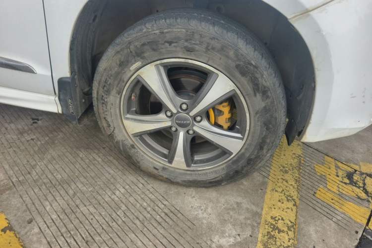 Used Haval H6 2015 Upgraded Model 1.5T Manual Two-Wheel Drive Elite Version Right Front Wheel Hub