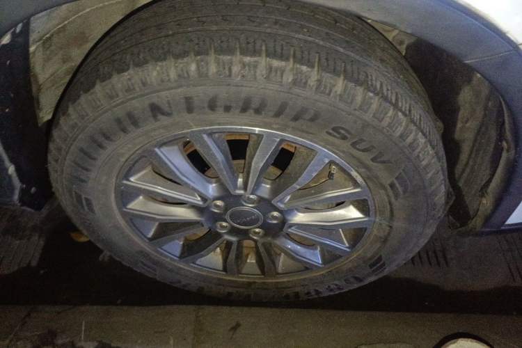 Used Haval H6 2015 Sport Edition 1.5T Automatic Two-Wheel Drive Luxury Model Right Front Wheel Hub