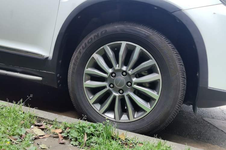 Used Haval H6 2015 Sport Edition 1.5T Automatic Two-Wheel Drive Luxury Model Right Front Wheel Hub
