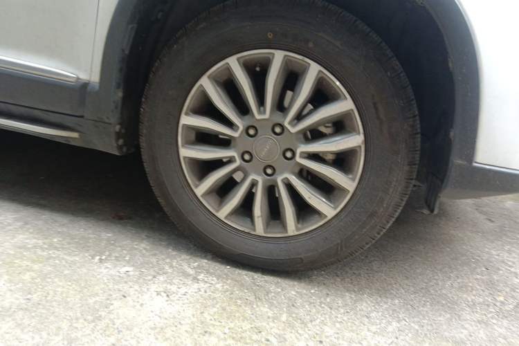 Used Haval H6 2015 Sport Edition 1.5T Automatic Two-Wheel Drive Luxury Model Right Front Wheel Hub