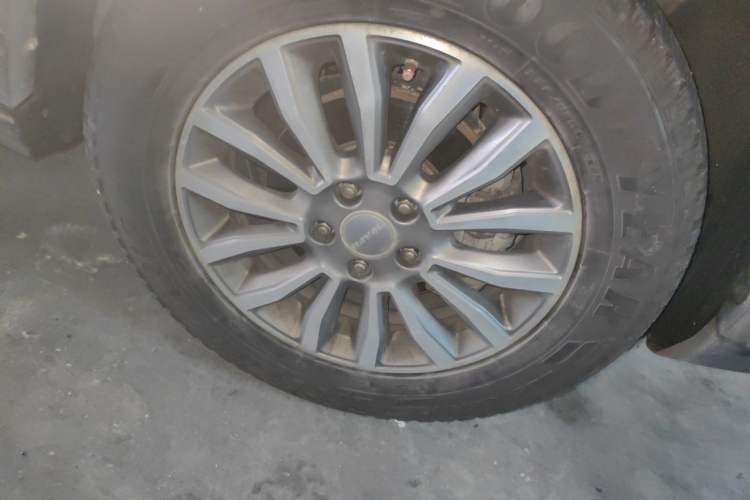 Used Haval H6 2015 Sport Edition 1.5T Automatic Two-Wheel Drive Luxury Model Right Front Wheel Hub
